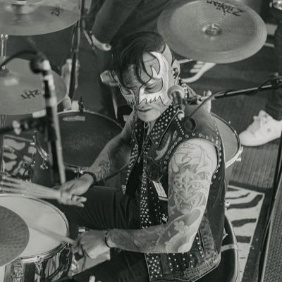 Baterísta de la banda Hikury Beach, baterista de la banda Agente 33 y Productor Musical