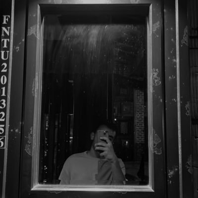 insaneiiyat's profile picture. Existing to unexist