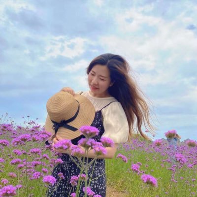 MeihiaL's profile picture. 喜欢美食、旅游、音乐一切美好的事物。