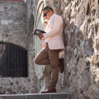 Reportero de Milenio Hidalgo. Me gustan las crónicas y las historias. Leo, bailo cumbia, ando en bicicleta y en el cine elijo la fila D a la orilla.