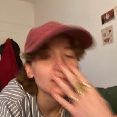 FinneGewinne's profile picture. she/her