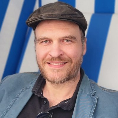 betriebswirt, politikwissenschafter, arbeitnehmerInnenvertreter I hier privat I politik, gesellschaft, freizeit, sport, einmal/jahr: esc l wiener aus salzburg
