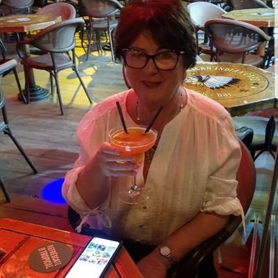 🌱🌺🇮🇪
Mam, Nan, love family, fairness for all, gardening, Pilates, wine 🍷🍷🌸absolutely no DM's you will be blocked🚫