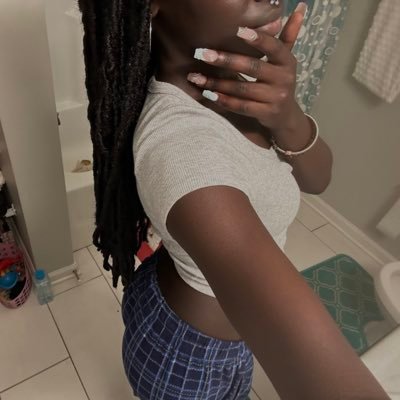 thydarwin's profile picture. half of the time, i be bullshittin