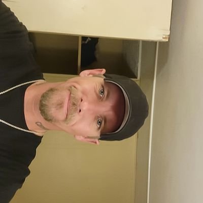 leebrown013085's profile picture. 