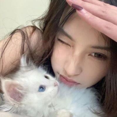 cluvvfssie's profile picture. 