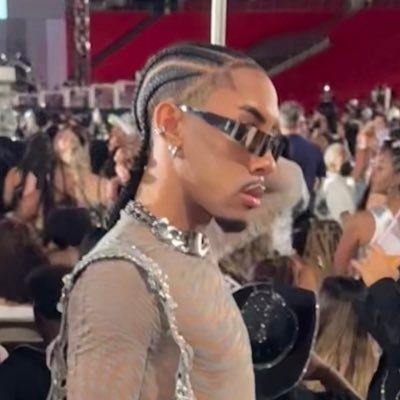 lustovergrey's profile picture. ♋️ ✨23✨