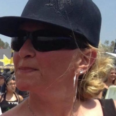 👷♀️Union Construction. My two sons served 🇺🇸OIF 11Bravo and USAF • daughter owns a 💅salon ButlerPa45Rally J13 💔