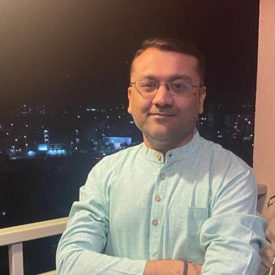 प्रेमाच मूर्तिमंत प्रतिक म्हणून आपण राधा आणि श्रीकृष्ण ह्यांच्याकडे बघतो. शरीराच्या पलीकडे आत्मिक एकरूपता म्हणजे राधा कृष्ण