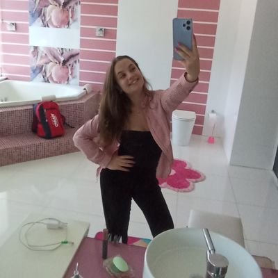 emyyzita's profile picture. #rafarola
mamãe dormiu, fumaça subiu