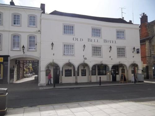 A great Town Center Pub Serving superb homecooked food, Great Real Ales and world class wines. Open 7 days a week from Breakfast till close.