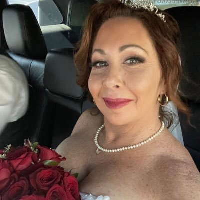 Wife, mama, dog mom, cat mom, friend to most creatures. Fibromyalgia warrior. Mother of Monarchs and Swallowtails. . Voice of an angel. Kickass person.