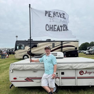 HoneyHoneysett's profile picture. Turning my Twitter account into a Satire. hope you enjoy!