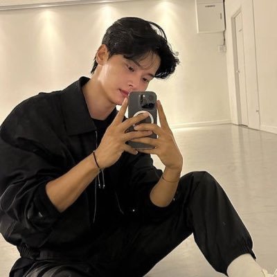 peztugas's profile picture. 𝐮𝐧𝐥𝐚𝐛𝐞𝐥𝐞𝐝 ╱ 𝐖e don't have to be 𝐨𝐫𝐝𝐢𝐧𝐚𝐫𝐲.