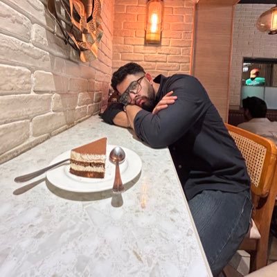 LabhanshG04's profile picture. Code #MERN||Travel||Muscles||Devotion||Food