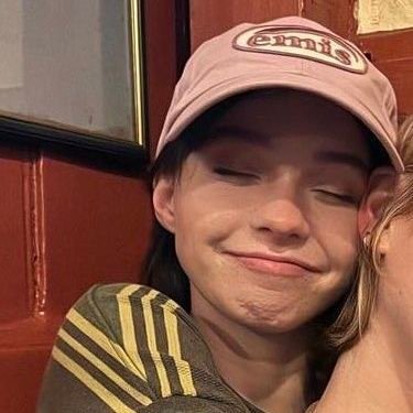 froggynyanko's profile picture. polly's on her rainbow ride 🌈