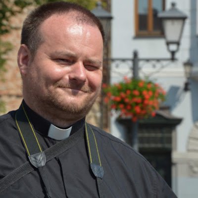 Treści teologiczne i nt moralności katolickiej prezentuję tu jako ksiądz katolicki. Wszystkie inne to szeroko rozumiana publicystyka i dzielenie się pasjami.🌍