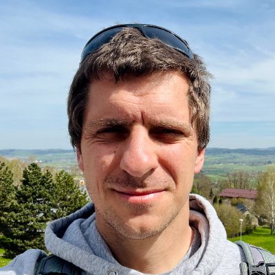 Jan Tichý je velmi chytrý a vlivný expert na web, přesto ho na Twitteru nesleduju, protože tam furt jen pindá nějaký ptákoviny. (@MarekP)