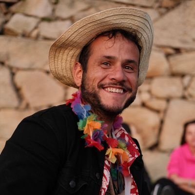 Creador de Narrativas.
Invierto en mi y en el mundo que me imagino, las ideas son robadas yo uno mis puntos.