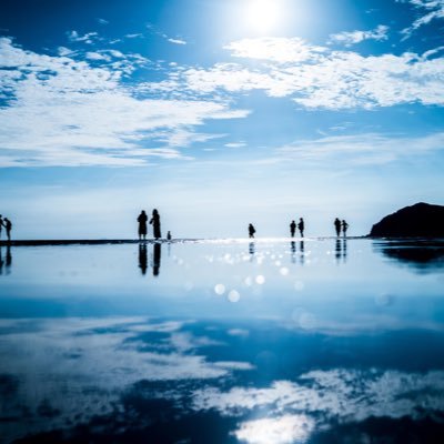 美しいリフレクションの風景の写真をあげていきます。
(夜景:@NightTrain49269 青空:@SkyBlue_0524 虹:@RainbowAgain777)