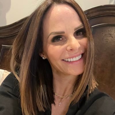 raegancashion's profile picture. wife and mother...