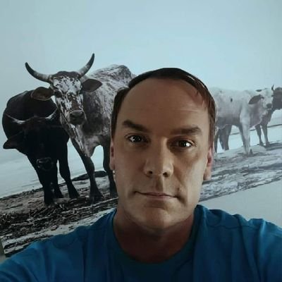 Die Ander Kind ñ Ware lewensverhaal, se boek verskyn 2022. Hannes van Rensburg,akteur het die boek voltooi. Baie drama en komedie. Moet dit nie misloop nie!
