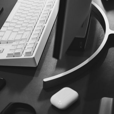 KookyBread's profile picture. 视觉设计师、产品经理、任豚、果粉。