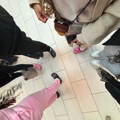 amishaaa_x's profile picture. 𝑀 𝐴 𝑇 𝑇 𝐻 𝐸 𝑊   1 1 : 2 8