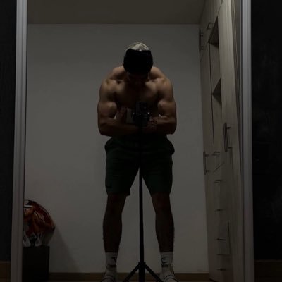 Angel4ndrad3's profile picture. voy a twittear pura mamada, mjr síganme 🧐