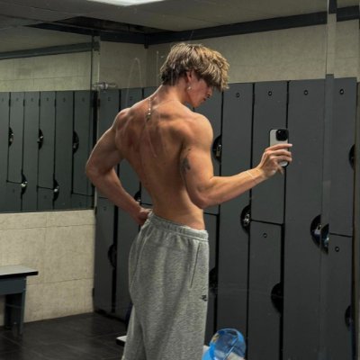 PiniKia7588's profile picture. Strength training to build muscle