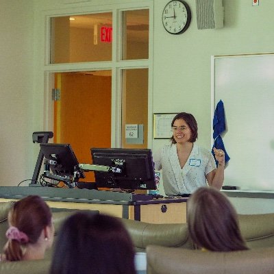 Chemist turned physicist fascinated by light-matter interaction. Advocate for gender equity in STEM and higher standards for scientific communication.