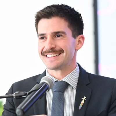 🏳️🌈 Physician and Aspiring Politician | PGY1 | Advocate for #SocialJustice, #HealthEquity, and #SustainableHealthcare | views are my own | (he/him)