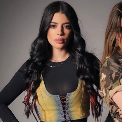 AQUÍ NADIE ME VE. Mi anterior twitter me lo hackearon • ig Mariansantosz