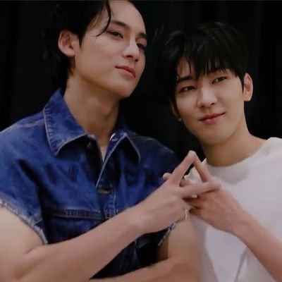 luvmigu_u's profile picture. mw enthusiast!♡
isinya hanya re-tweetan au au mw🙌🏻
akun homo🤏🏻