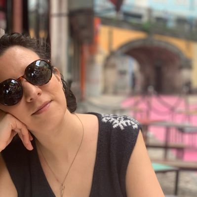 Molecular biologist and bioinformatician. She/her.