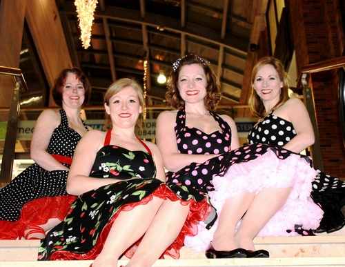 VocalVelvet's profile picture. A female a cappella Leeds quartet influenced by the Andrews Sisters, the Puppini Sisters and stars of the Barbershop world The White Rosettes. Prev. @Girlsigd