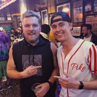 IU Alum || ΠΚΑ || 6x Shoulder Dislocation Survivor || #WhiteSox || #iubb || #iufb || #Colts || #CountryMusic