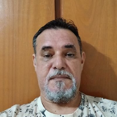 Um anevangélico que voltou às raízes da fé, o Comunismo cristão. Alimento-me de doses equilibradas de fé e dúvida. Ecopsicólogo radical, pesquiso e ensino.