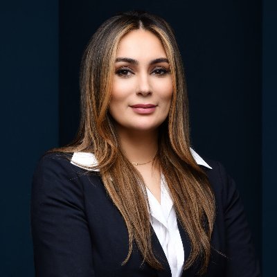 رؤيتي تتجسد في توجيه القادة وإلهامهم للوصول إلى أقصى إمكانياتهم وتطوير مهاراتهم القيادية بشكل مستدام يهدف الى تحسين أدائهم وتحقيق النجاح الشخصي والمؤسسي