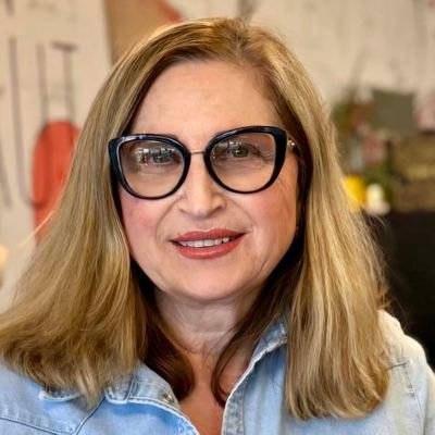 *Community activist *Proud mother. *ASIST trainer *I 💖 science and trust scientists *RT is not endorsement *Mediator - INFP 🇨🇦 🇷🇴 🇨🇦