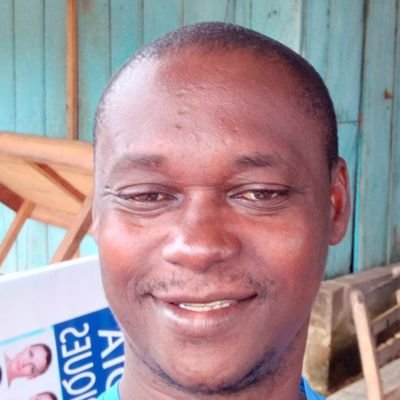 je suis de la côte d'ivoire 🇨🇮 et je réside au Ghana 🇬🇭 actuellement j'aimerais bien faire la connaissance d'une belle dame j'ai 43 ans Inbox moi