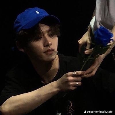LeeKn0wsWife's profile picture. 