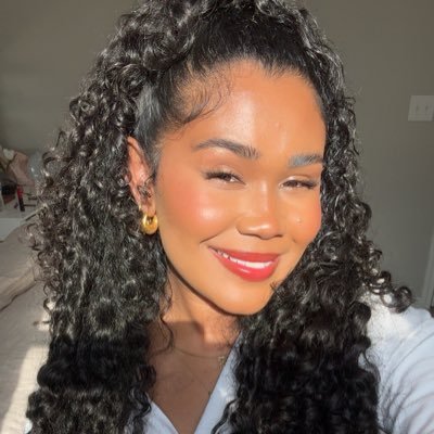 I creating high quality and engaging content for brands to connect with their customers and increase sales💌kam.sanker1994@gmail.com Check out my work below👇🏾