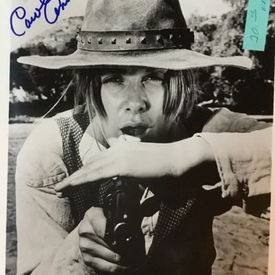 anaclararibeiro's profile picture. tudo pode acontecer inclusive nada