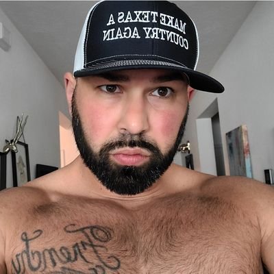 6'2 220 lbs and ridiculously good looking. Just trying to navigate through this clown world! 🤘🏽😆 🤘🏽 🇺🇸 🇺🇸 🇺🇸