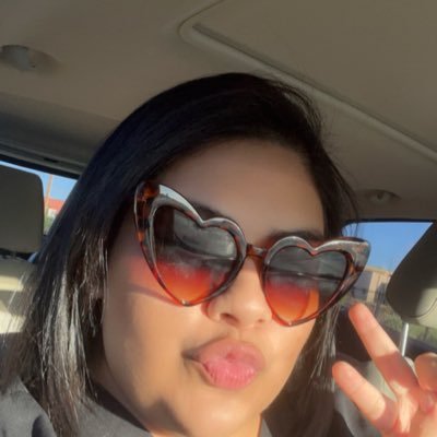 helennursee's profile picture. 