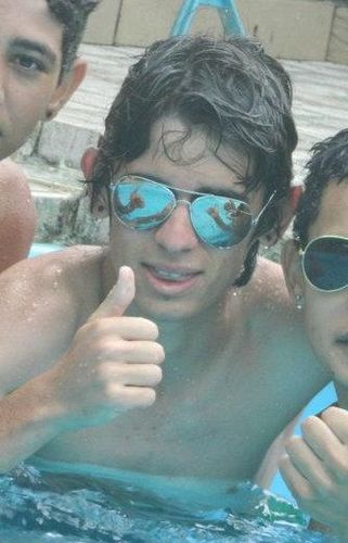 Eu estou pronto para tudo e a altura de qualquer desafio por meio Dele,que inspira uma força interior em mim,ou seja, sou independente na dependência de Cristo.