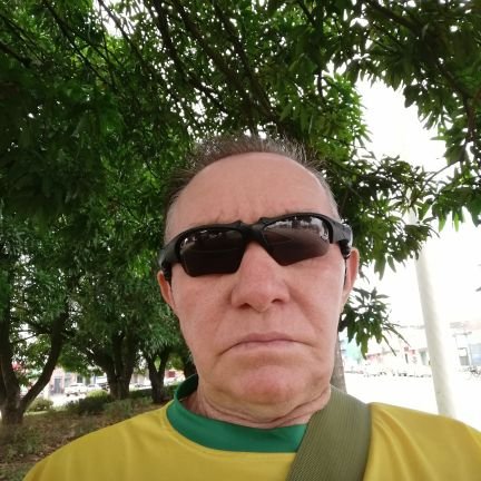 Sou temente a Deus não gosto de mentiras um dia pra mim tem 12 horas e uma noite 12 horas não gosto do Noel no natal eu festejo Jesus Cristo