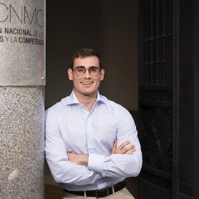 botelladebote's profile picture. Economista del Estado