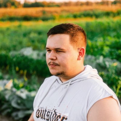 Живу життя